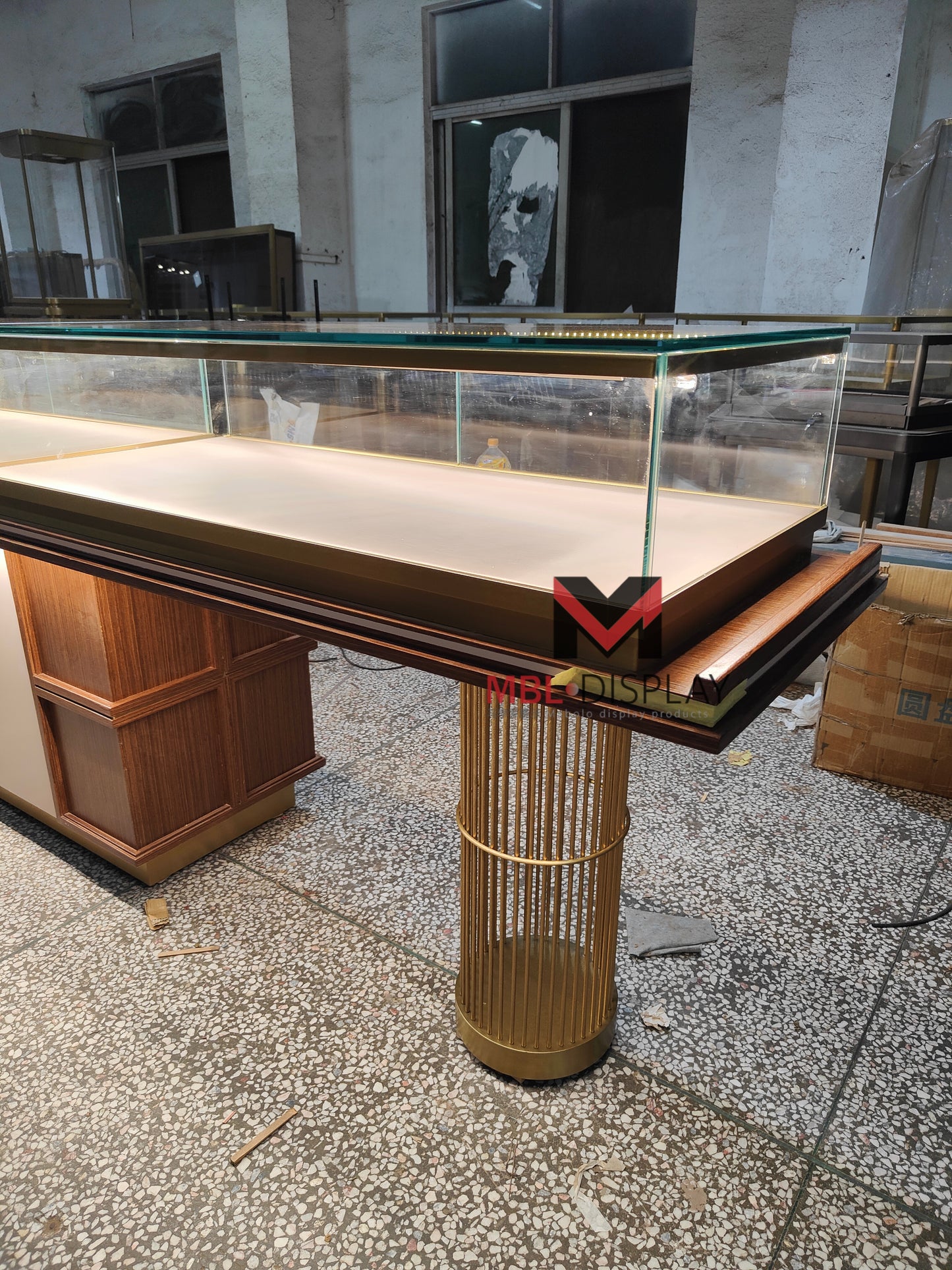 Elegant Jewelry Cabinets: Meeting Global Demands
