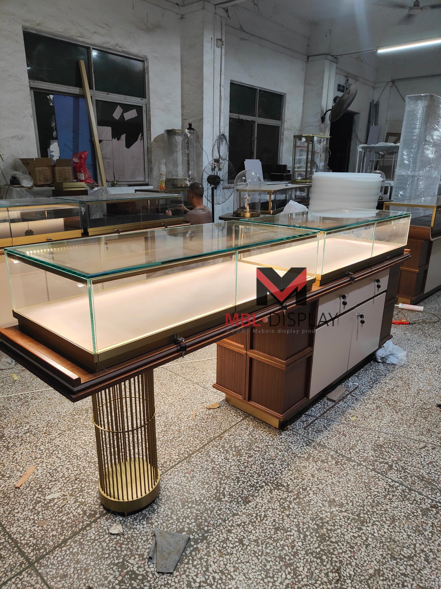 Elegant Jewelry Cabinets: Meeting Global Demands