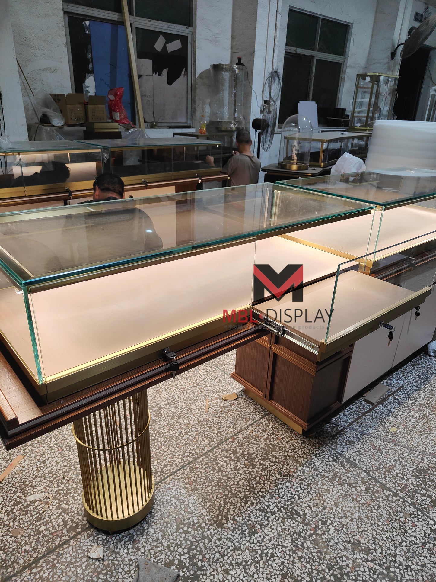 Elegant Jewelry Cabinets: Meeting Global Demands