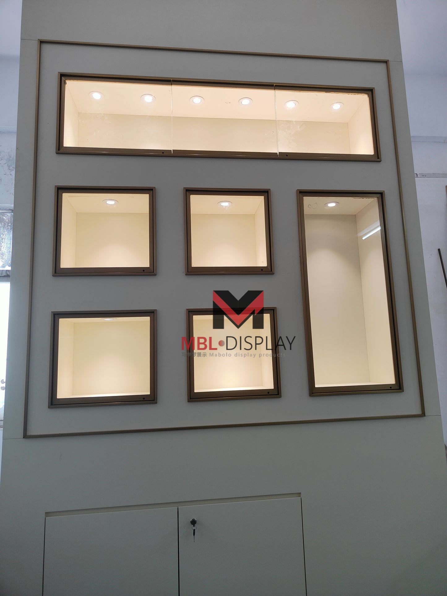 Wholesale Jewelry Showcases for Global Market