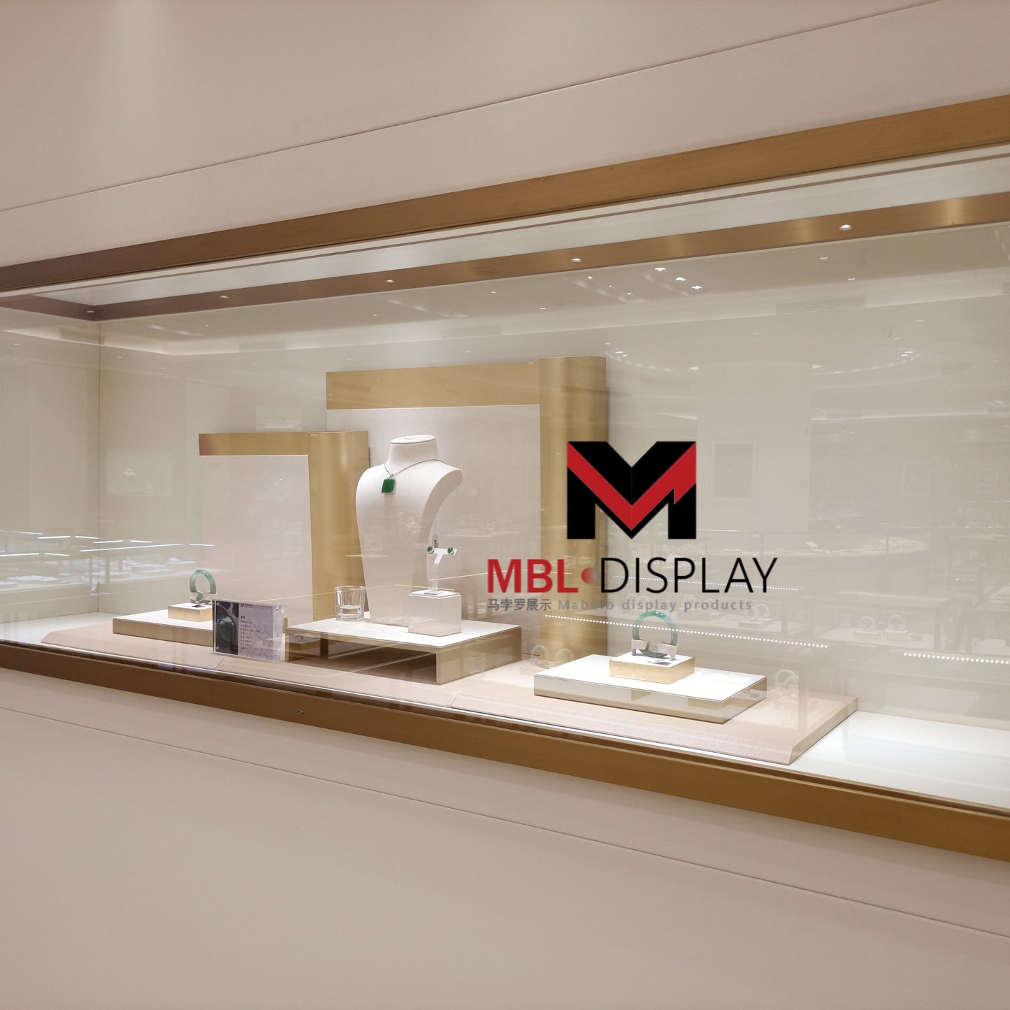 Bright focus creator: Embedded rose gold jewelry display case