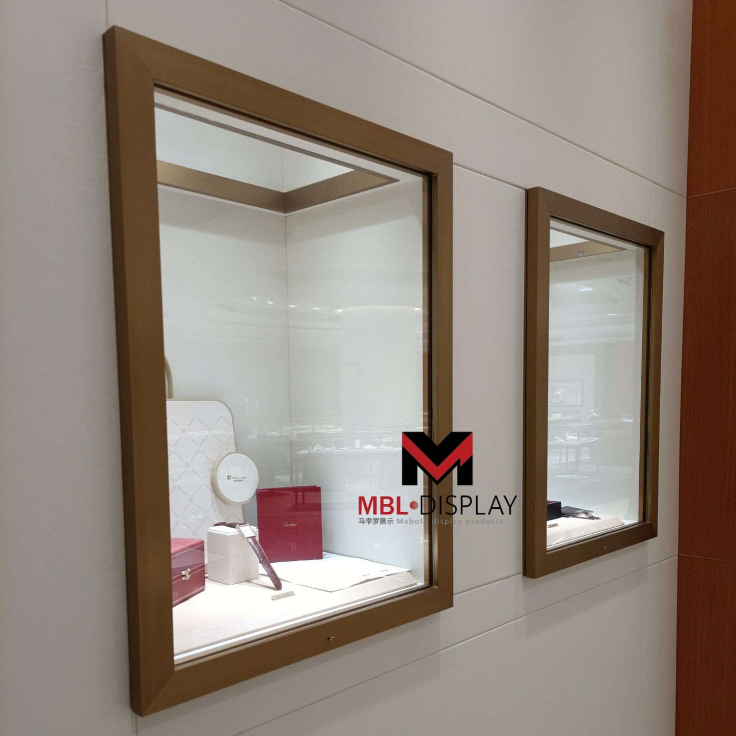 Bright focus creator: Embedded rose gold jewelry display case