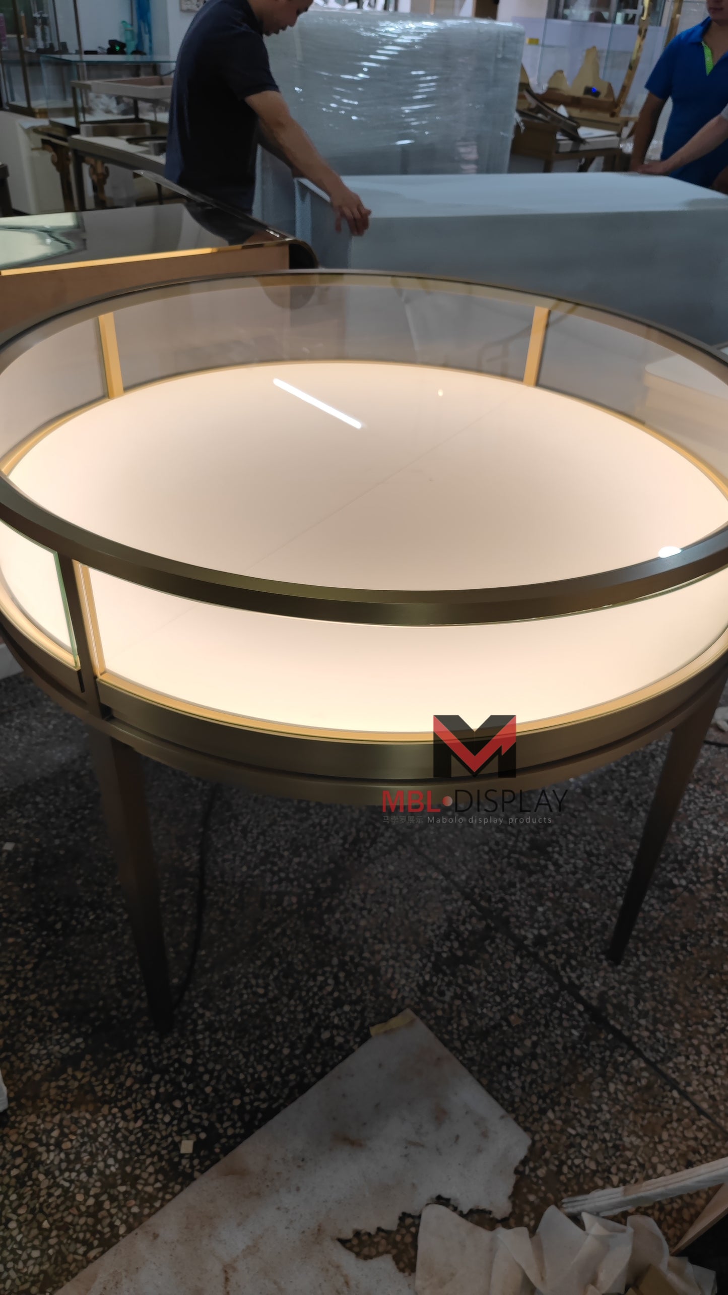 Luxurious Jewelry Showcases for International Clients