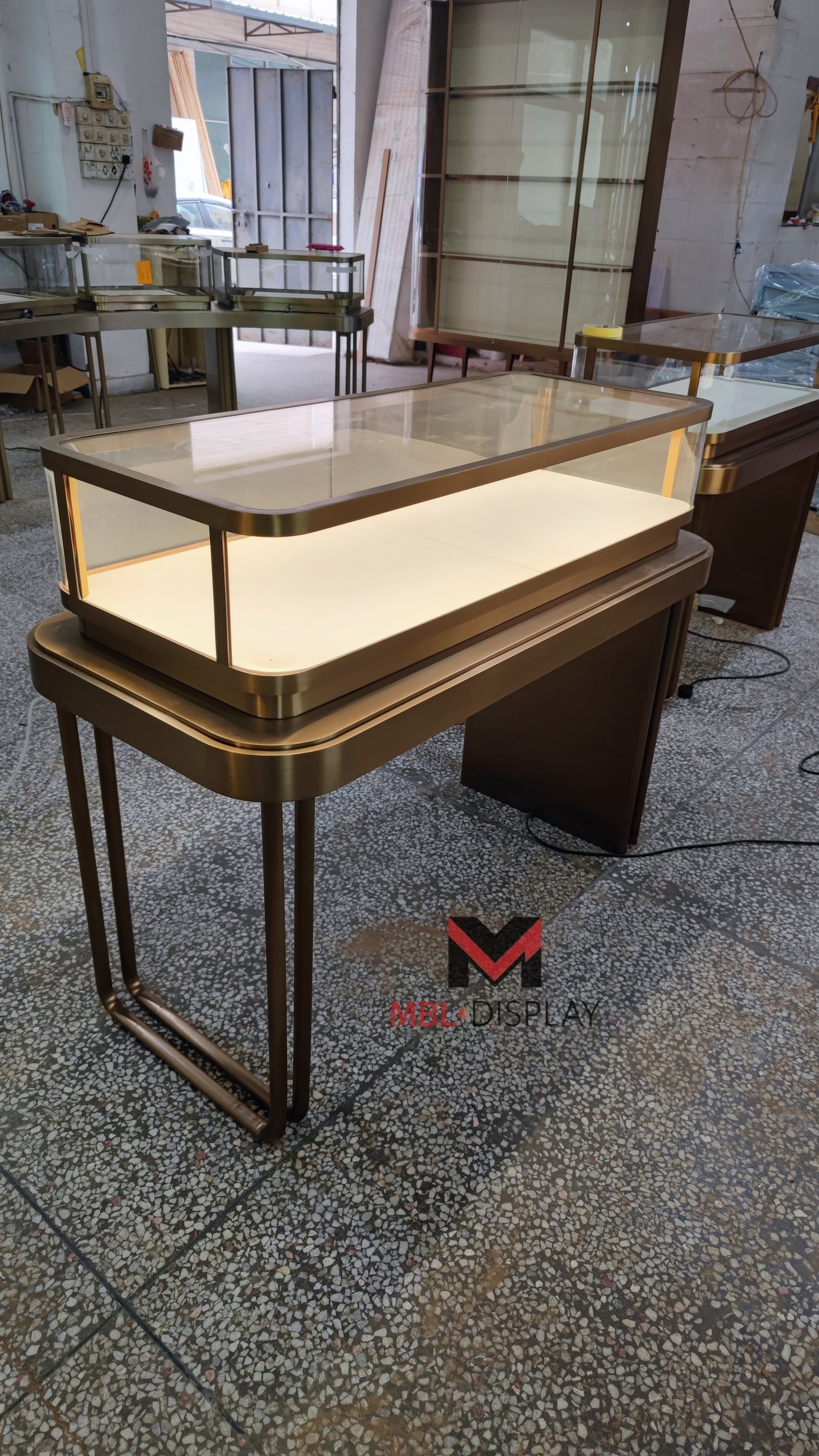 Innovative Jewelry Cabinets for World Trade