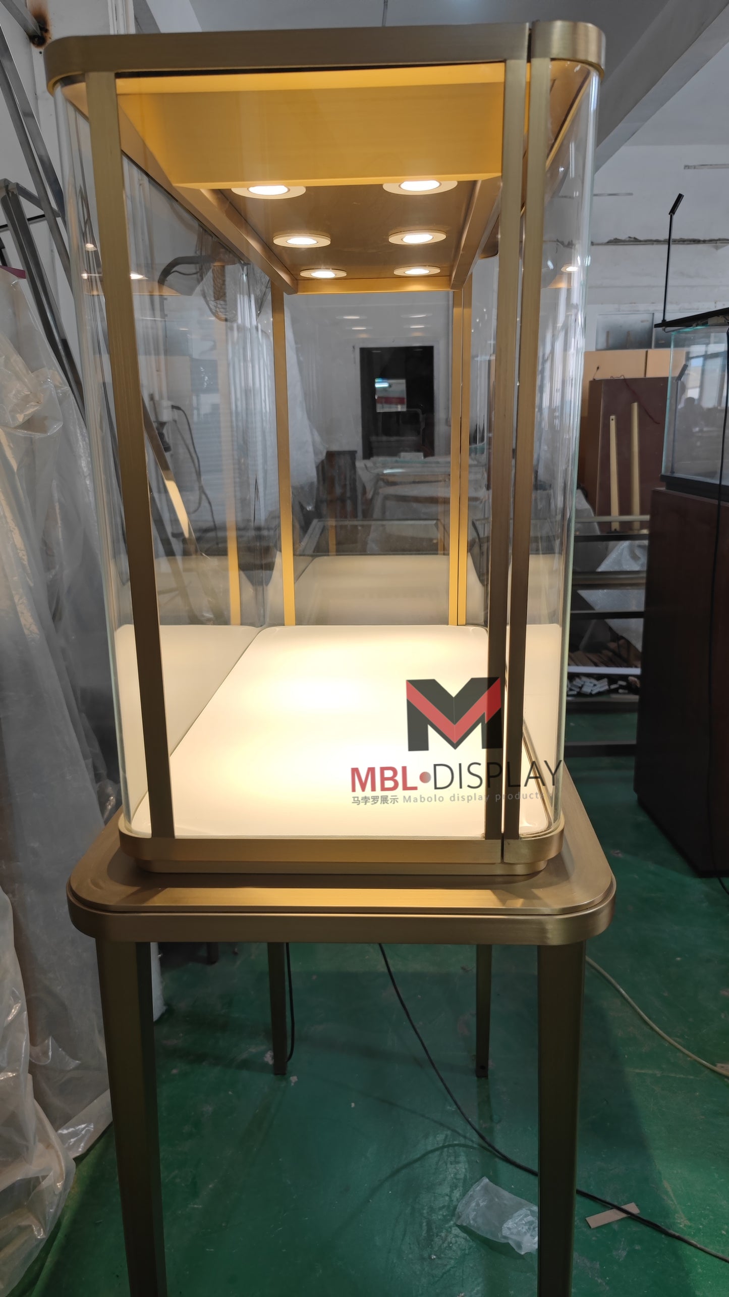 Innovative Jewelry Cabinets for World Trade