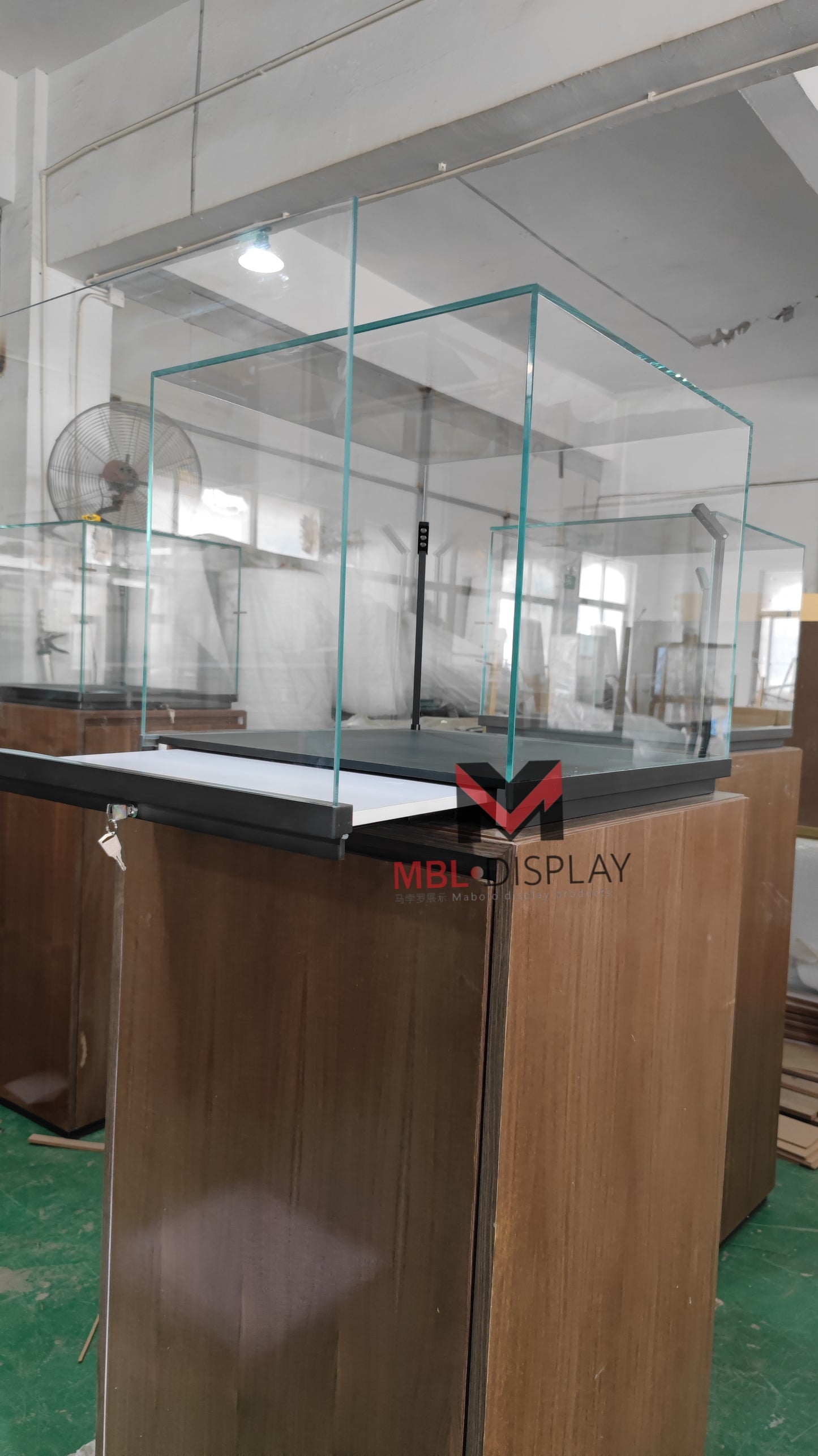 Wholesale Jewelry Showcases for Global Market