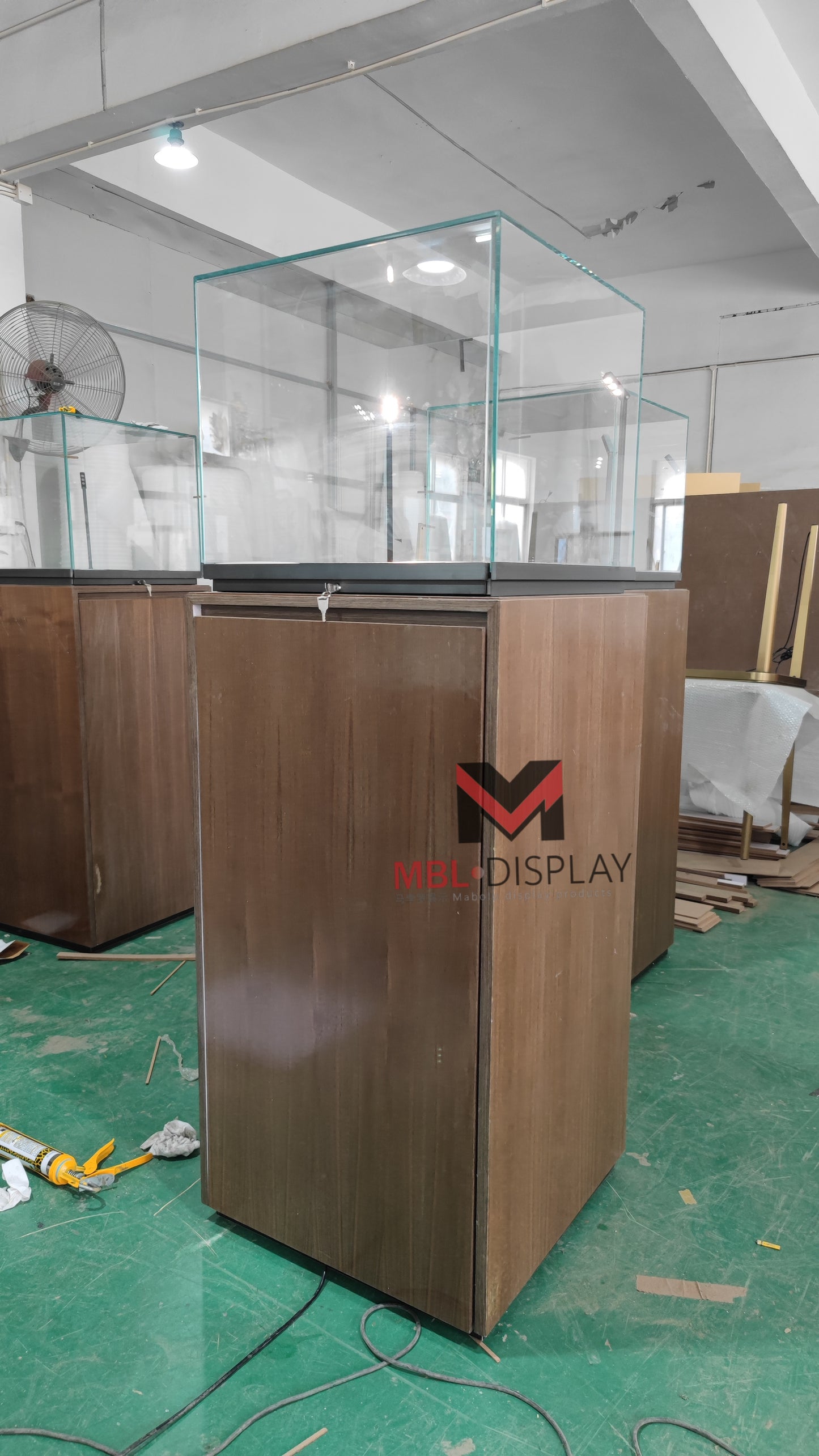 Wholesale Jewelry Showcases for Global Market