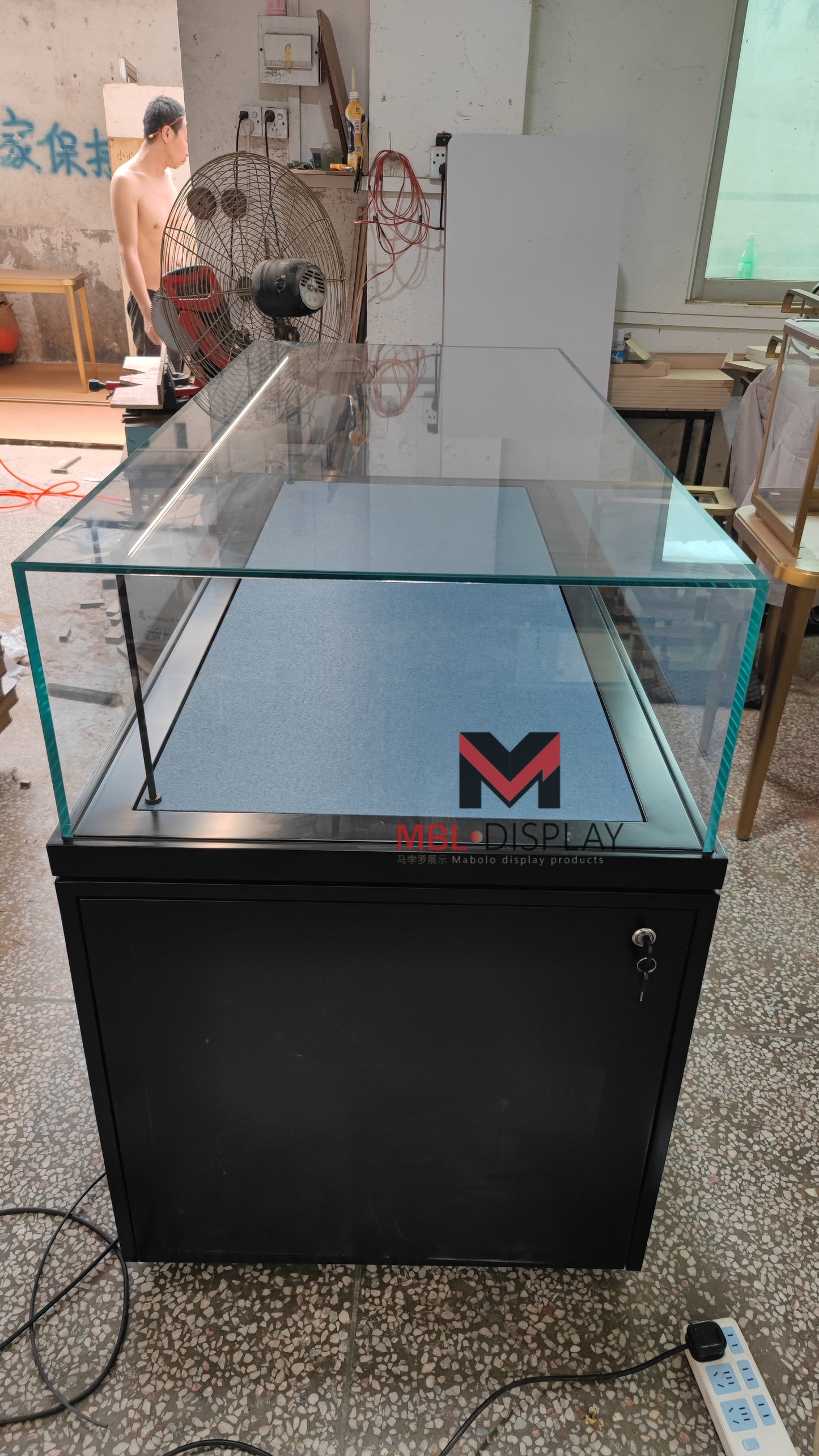 Modern Jewelry Cabinets for International Business