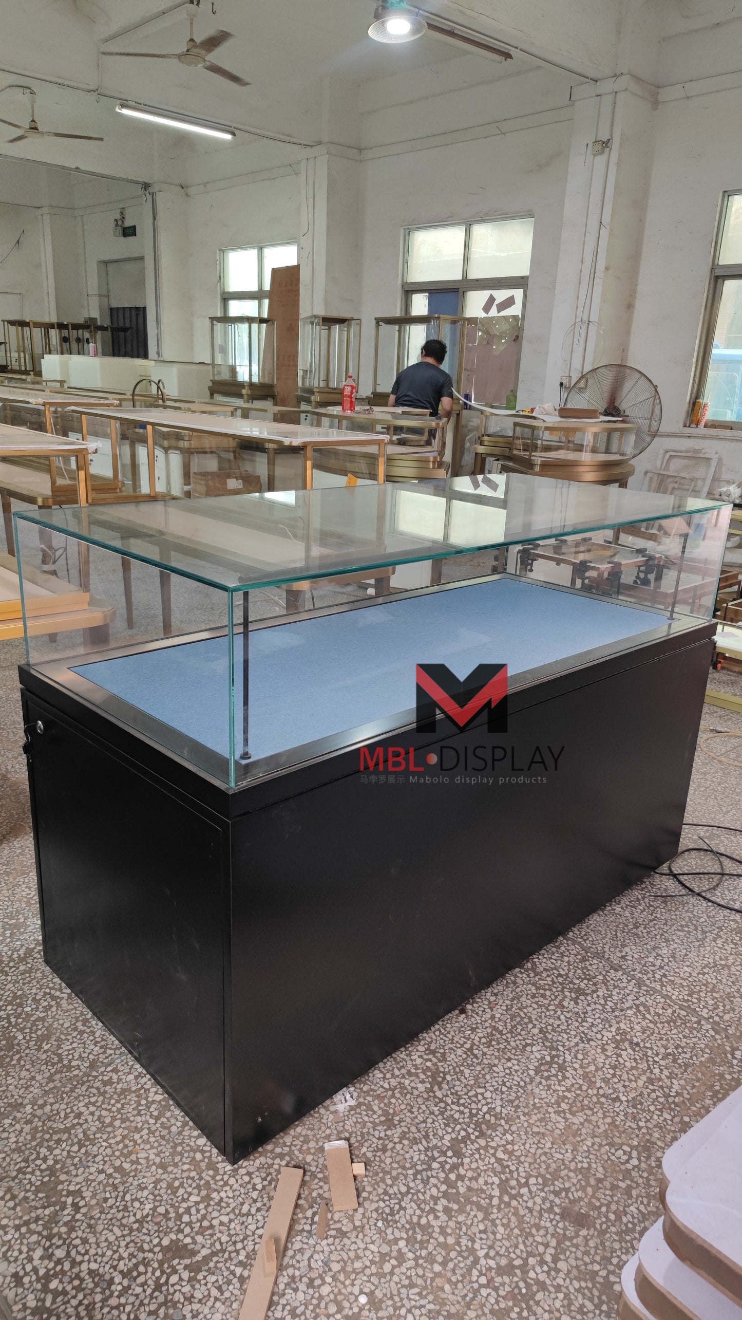 Modern Jewelry Cabinets for International Business
