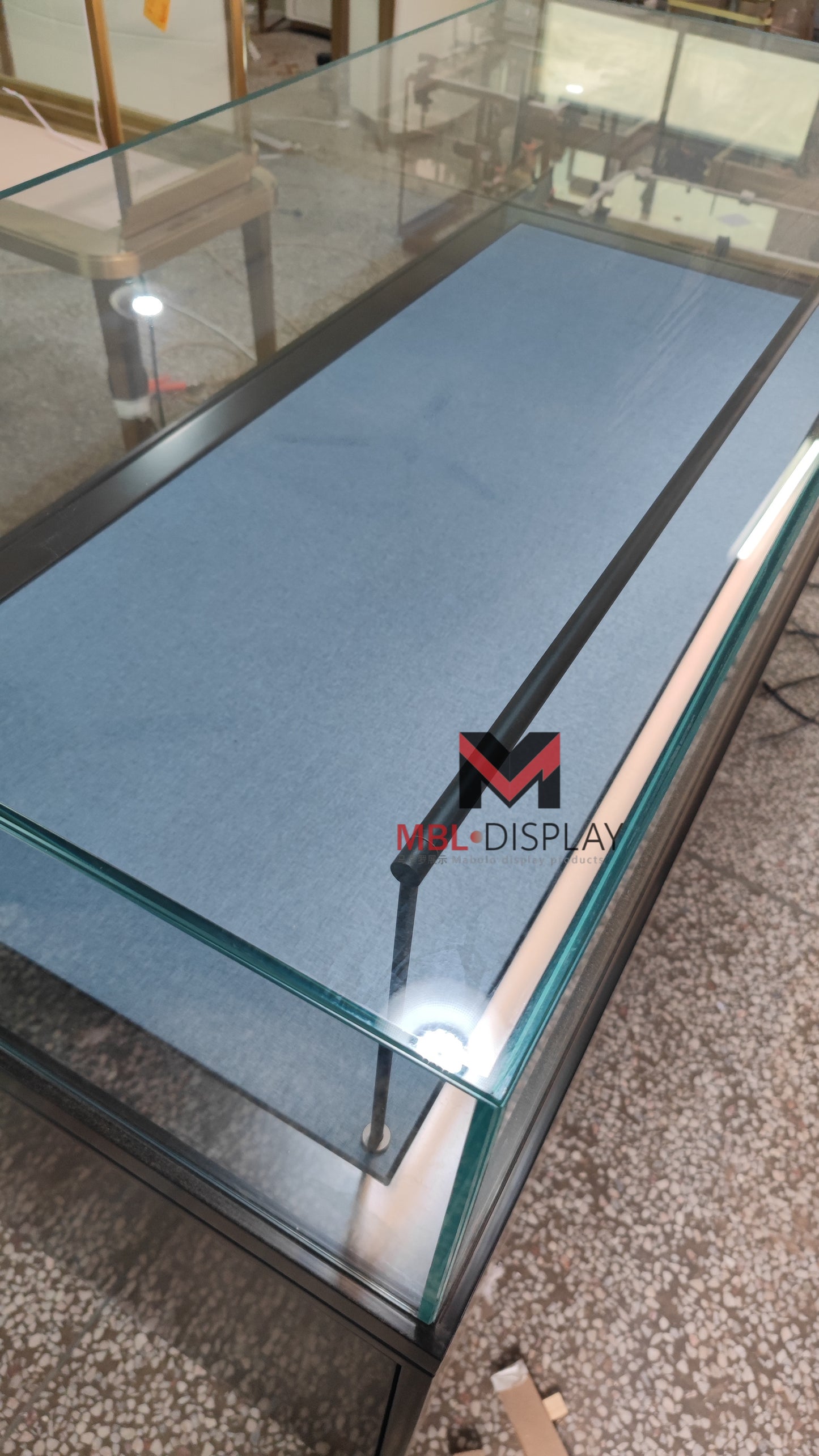Modern Jewelry Cabinets for International Business
