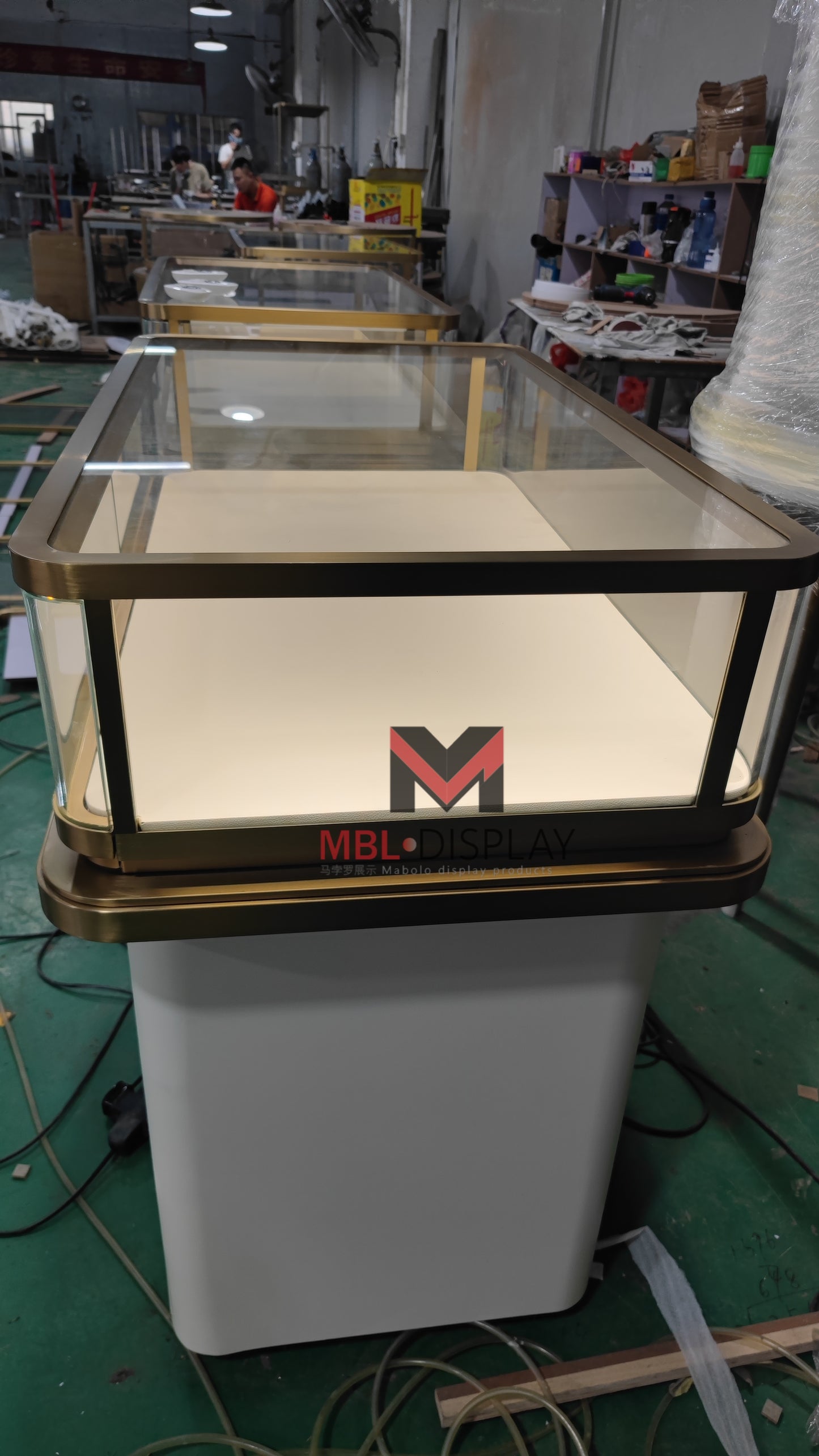 Versatile Jewelry Showcases: Meet Global Demands