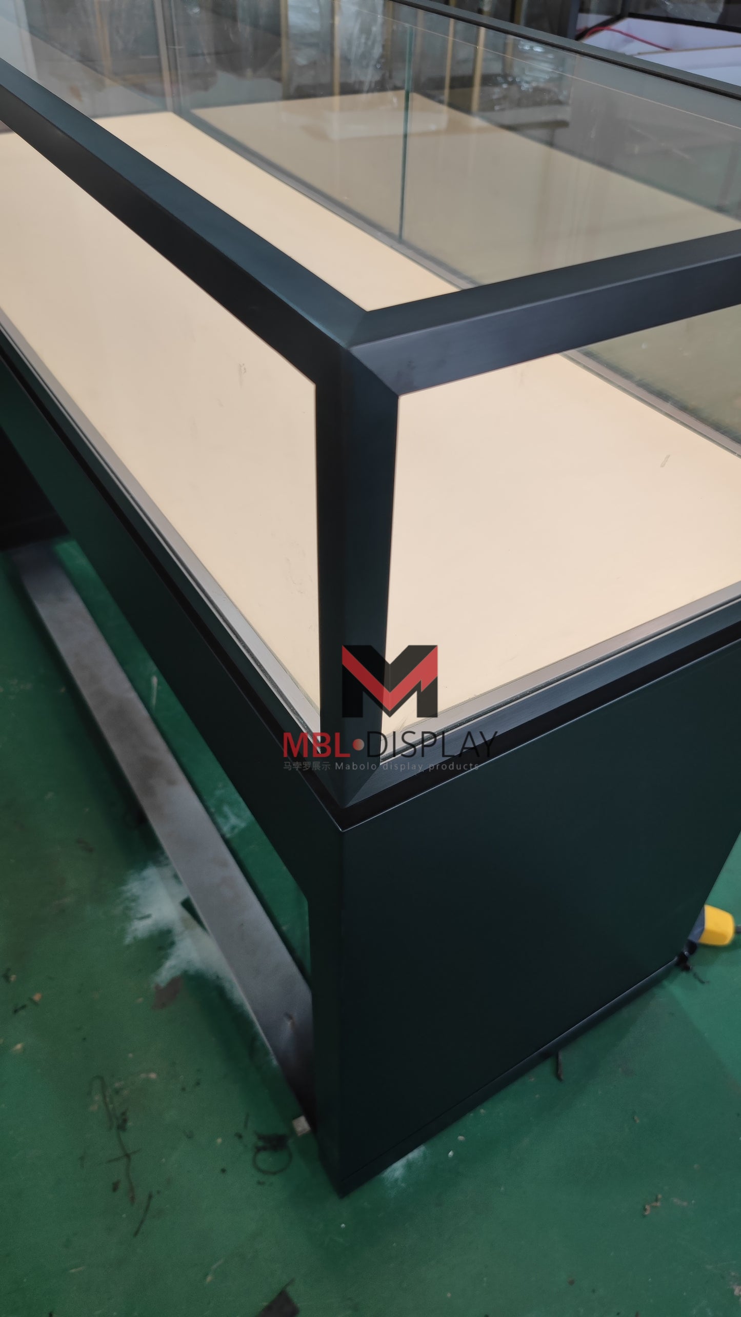 Customizable Jewelry Cabinets for International Markets