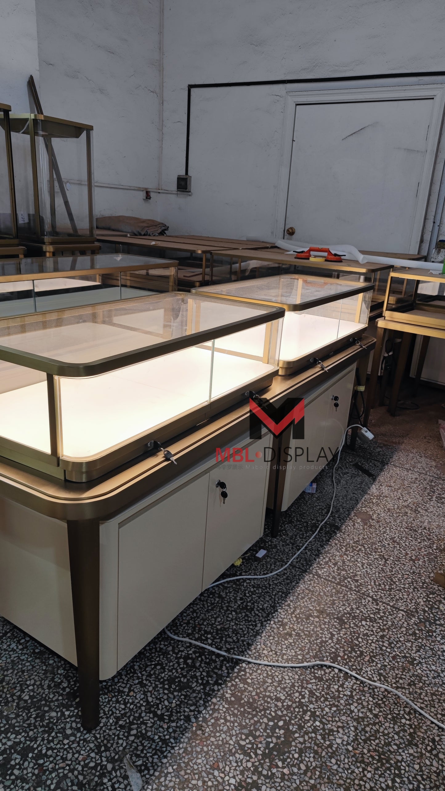 Customizable Jewelry Cabinets for International Markets