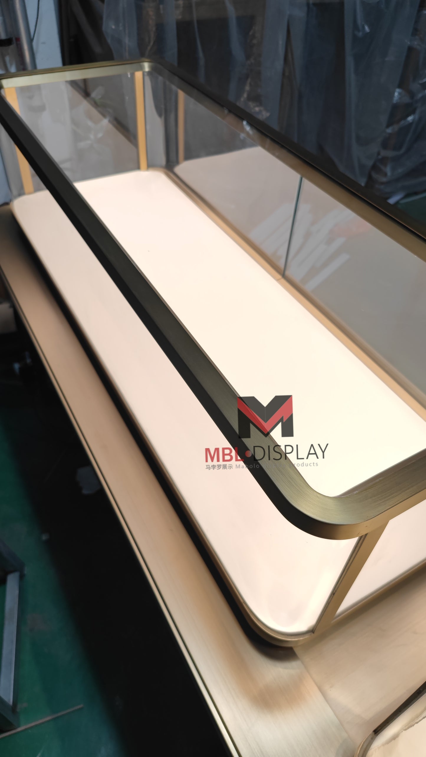Trendy Jewelry Cabinets for International Buyers